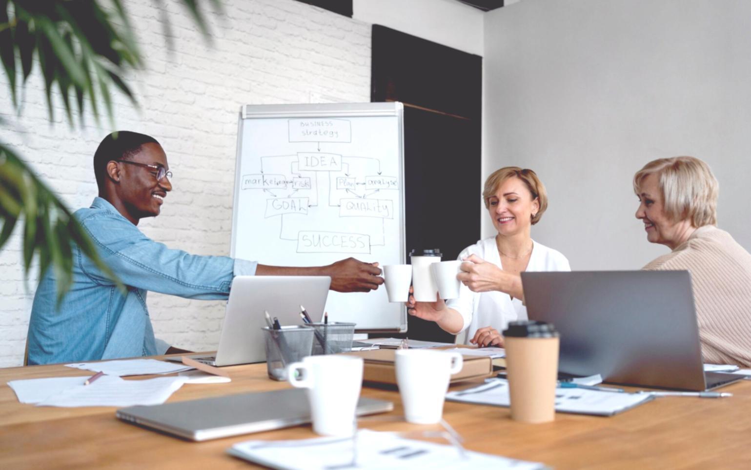 Uspořádaný pracovní prostor pro studium financí